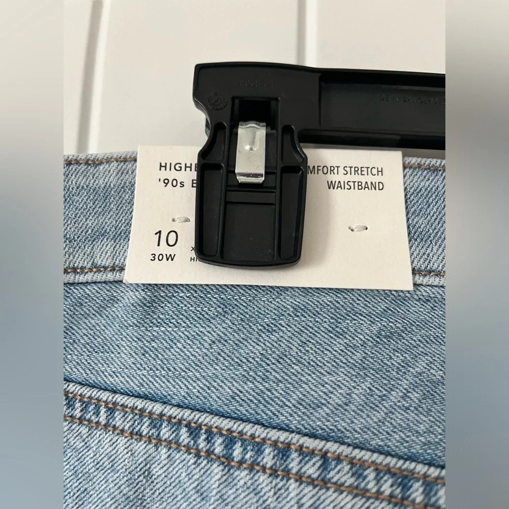 American Eagle High Rise Jean - Picture 4 of 9